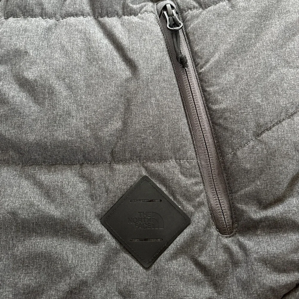 The North Face Patrick's Point Vest Mens M Charcoal‎ Gray Puffer Insulated Snap